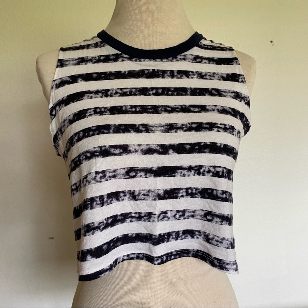 Super cute cropped top